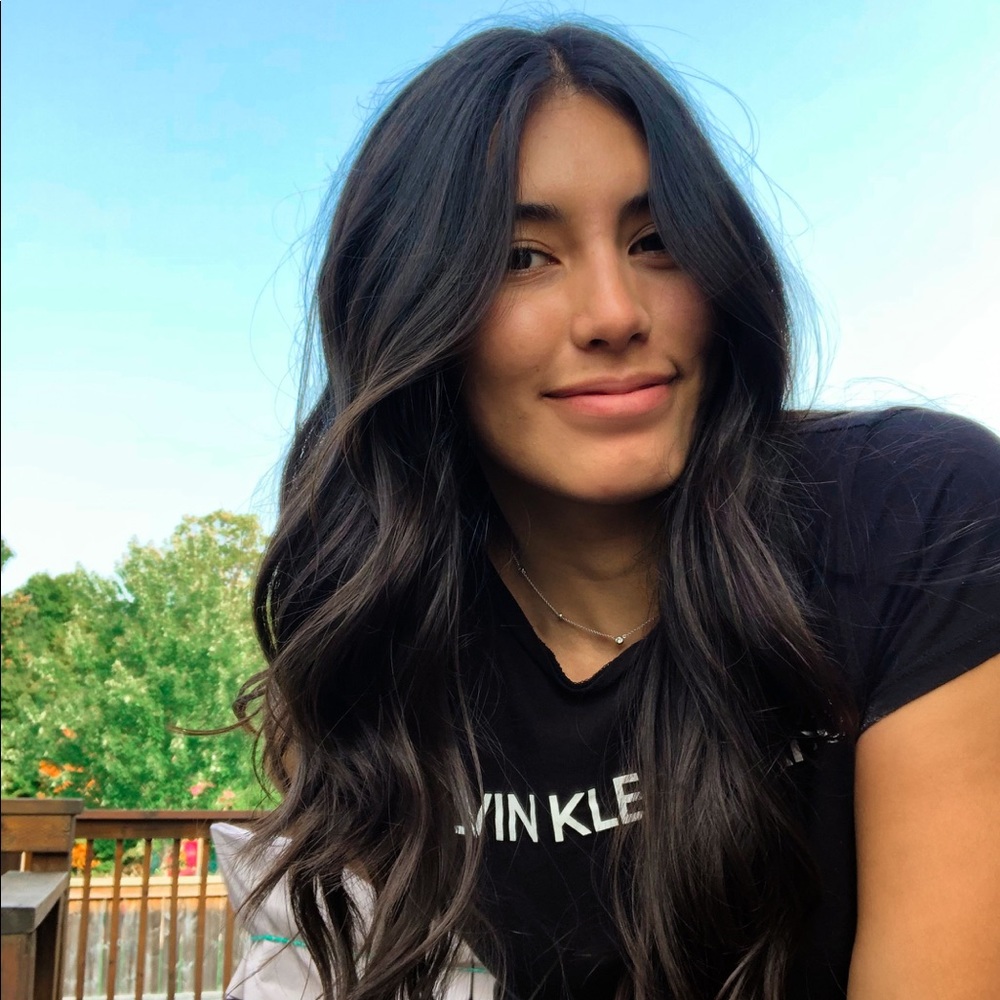Meet your Posher, Camila